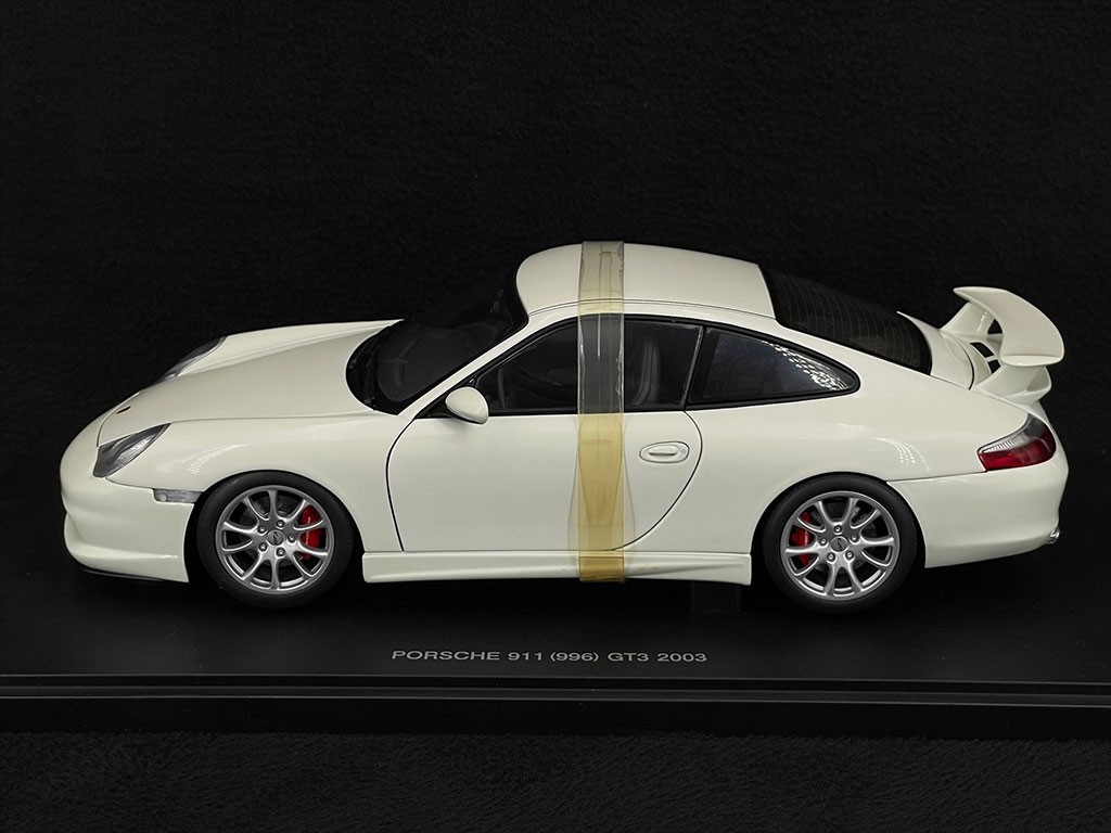 Porsche 911 GT3 type 996 2003 Carrara White 1/18 AutoArt 77942