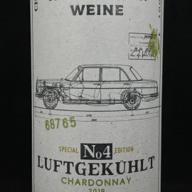 Bottle of wine Mercedes W108 / W109 Winzinger Weine Chardonnay 2019 Luftgekühlt N°4 White