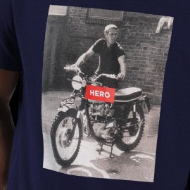 T-shirt Steve McQueen Triumph Bonneville ISDT 1964 Marineblau Hero Seven - Herren