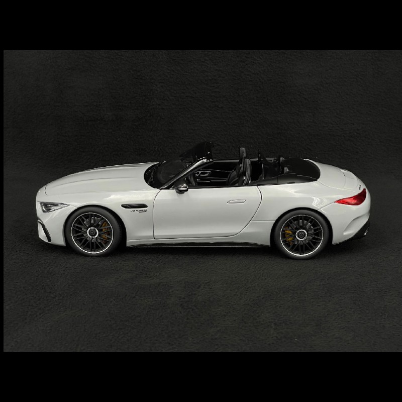 Mercedes-AMG SL 63 4Matic+ 2022 Alpingrau 1/18 Iscale 18208 / 180053