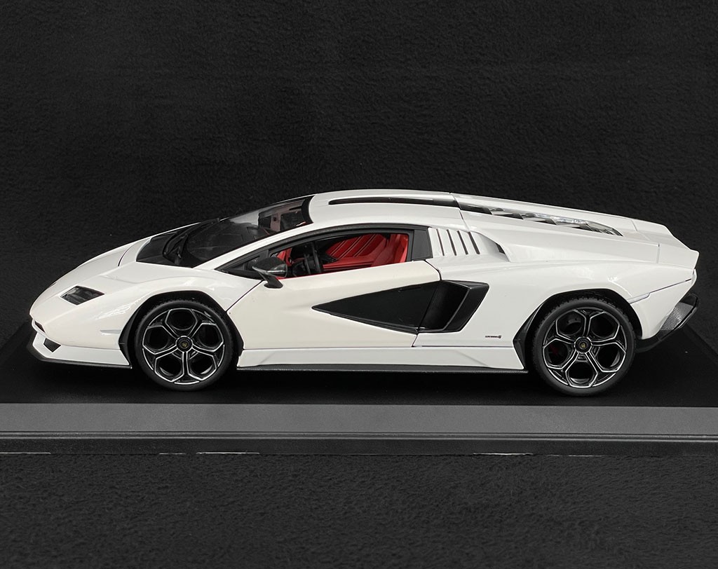 Lamborghini Countach LPI 20 20 20 Weiß Impact White 20/208 Maisto 3202059