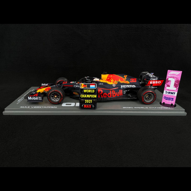 Max Verstappen Red Bull Racing RB16B n° 33 Winner F1 GP Abu Dhabi