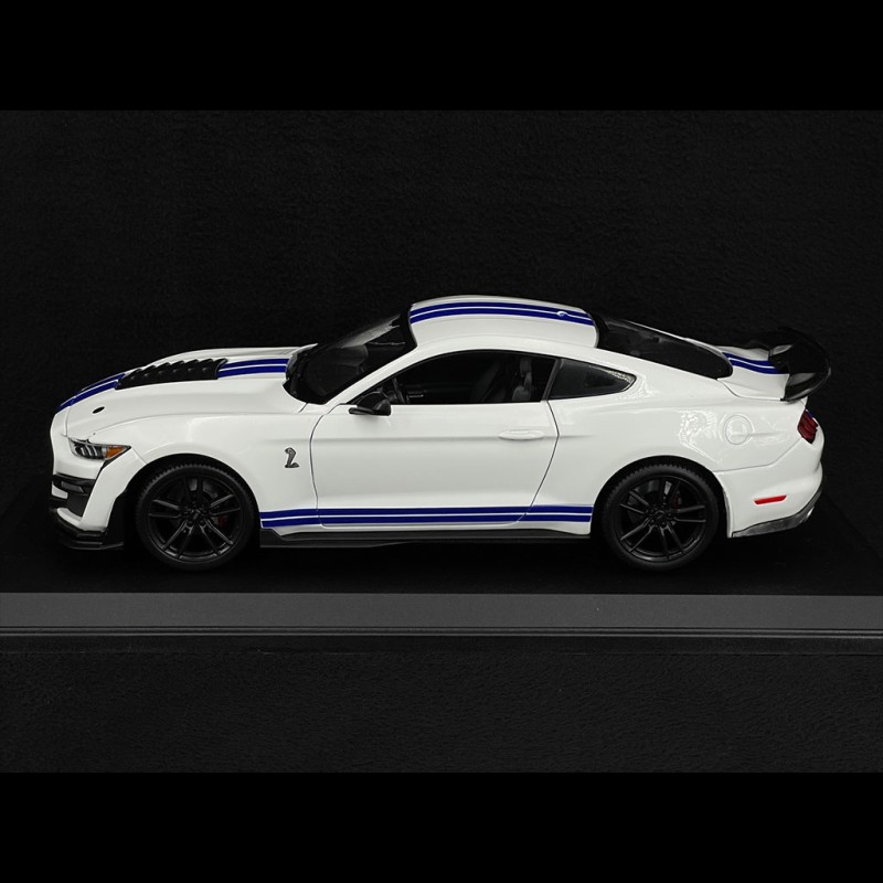 Ford Mustang Shelby GT 500 2020 White / Blue 1/18 Maisto 31452
