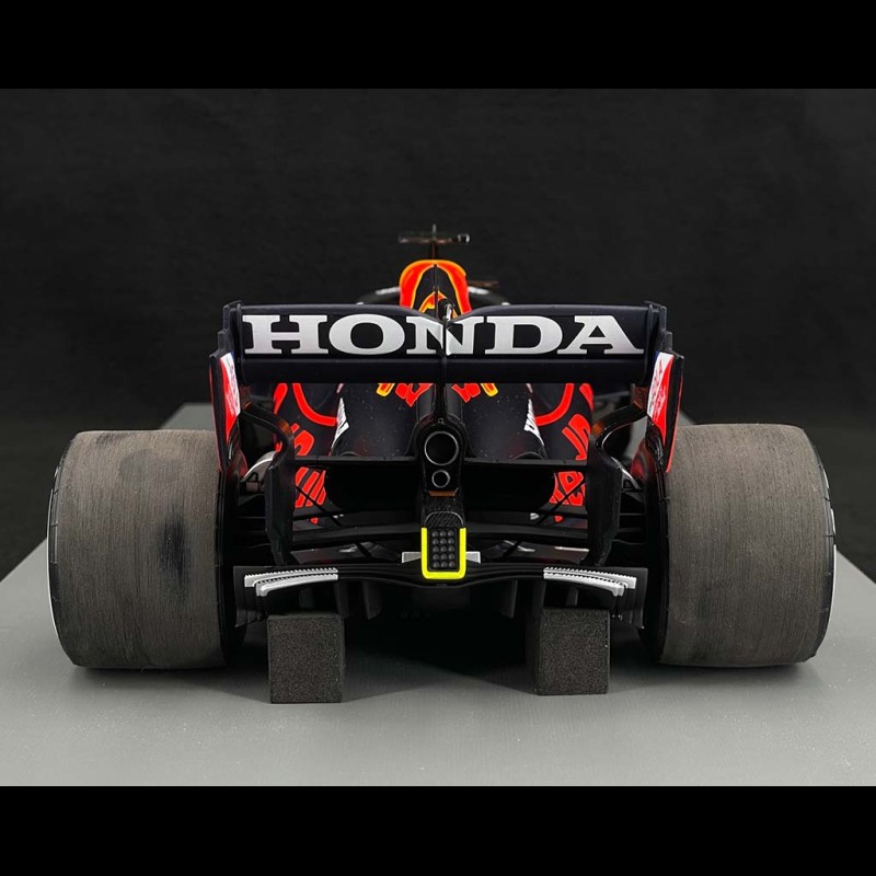 Red Bull Honda RB16B 33 F1 Winner Grand Prix de Monaco 2021 Max Verstappen  with pitboard Spark 18S595 - Miniatures Autos Motos