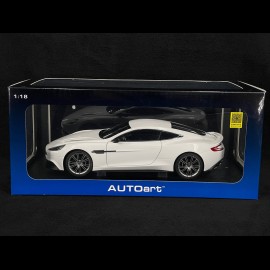 Aston Martin Vanquish 2015 White 1/18 Autoart 70250