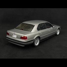BMW E38 750 IL 1995 Silber 1/18 Ottomobile OT952
