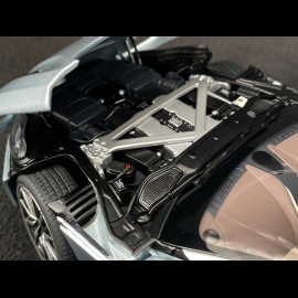 Aston Marton DB11 2017 Skyfall Silber 1/18 Autoart 70267