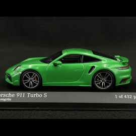 Porsche 911 Turbo S Coupe Sport Design Type 992 2021 Pythongrün 1/43 Minichamps 410060071