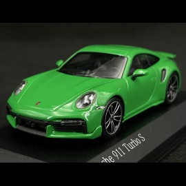 Porsche 911 Turbo S Coupe Sport Design Type 992 2021 Pythongrün 1/43 Minichamps 410060071