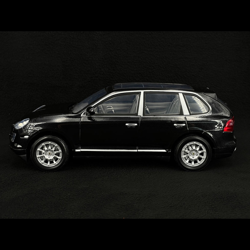 1:18 Autoart Porsche Cayenne offers Turbo,Schwarz