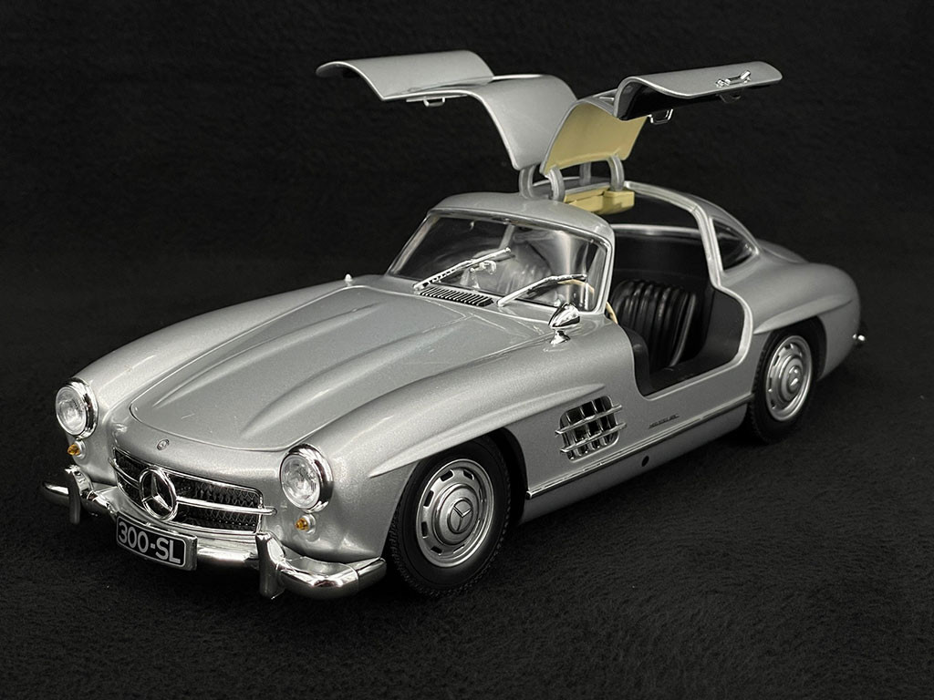 Mercedes 300 SL typ W198 gullwing flügeltüren 1955 Silbergrau 1/18