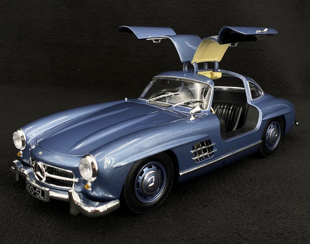 Mercedes-Benz 300 SL Type W198 Gullwing Flügeltüren 1955 hellblau 