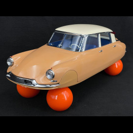 Citroën DS19 on balloons 1959 Blonde Scale 1/12 Norev 121567