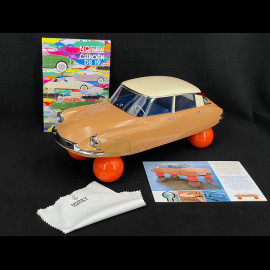 Citroën DS19 on balloons 1959 Blonde Scale 1/12 Norev 121567