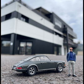 Porsche 911 S 1968 with Steve McQueen Figure / Le Mans Movie Slate Gray 1/43 Schuco 450361700