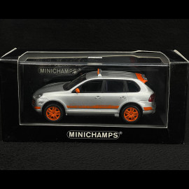 Porsche Cayenne Transsyberia 2007 silber 1/43 Minichamps 400066290