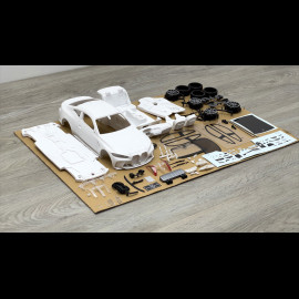 Model BMW M4 G82 Coupé 2020 to be assembled and paint 1/18 GT Spirit GT298KIT