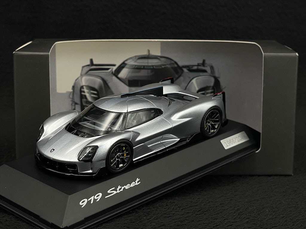 Porsche 919 Street 2017 Silber 1/43 Spark WAP0209190NSTR - Elfershop