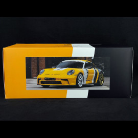 Porsche 911 GT3 Type 992 2022 Paolo Barilla Gelb / Schwarz 1/18 Spark WAP0212710PBRL