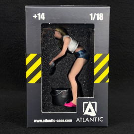 Figur sexy Mädchen Car wash mit Eimer Diorama 1/18 Premium 18021