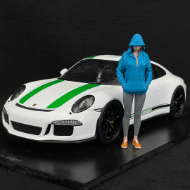 Figur sportliches Mädchen im Kapuzenpullover Diorama 1/18 Premium 18014