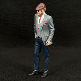 Figurine elegant man with leather cap Diorama 1/18 Premium 18020