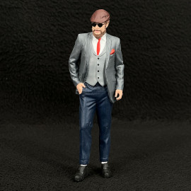 Figurine elegant man with leather cap Diorama 1/18 Premium 18020