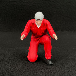 Figurine mechanic kneeling Diorama 1/18 Premium 18010