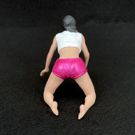 Figurine sexy girl car wash kneeling Diorama 1/18 Premium 18019