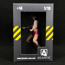 Figurine sexy girl car wash kneeling Diorama 1/18 Premium 18019