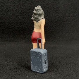 Figur sexy Mädchen mit Trolley am Telefon Diorama 1/18 Premium 18017