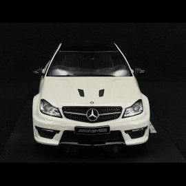 Mercedes-Benz C63 AMG 2014 Diamantweiß 1/18 GT Spirit GT899