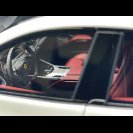 Ferrari Purosangue 2023 Cervinoweiß / Schwarz 1/18 BBR P18219D