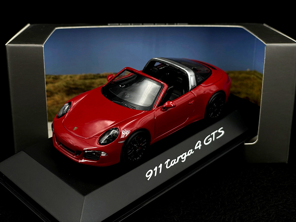 Porsche 911 type 991 Targa 4 GTS 2015 Carmine Red 1/43 Spark
