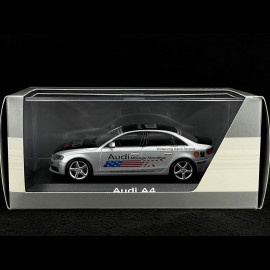 Audi A4 3.2 quattro Mileage Marathon 2007 Eissilber 1/43 Minichamps 5010704113