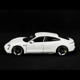 Porsche Taycan Turbo S 2019 Carrara white 1/24 Bburago 21098W