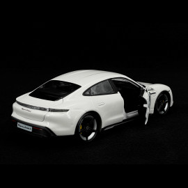 Porsche Taycan Turbo S 2019 Carrara white 1/24 Bburago 21098W