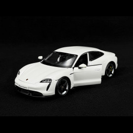 Porsche Taycan Turbo S 2019 Carrara white 1/24 Bburago 21098W