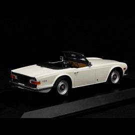 Triumph TR6 Roadster 1969 Weiß 1/18 Minichamps 155132035