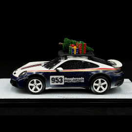 Porsche 911 Dakar Typ 992 2023 Roughroads mit Weihnachtsbaum und Geschenken 1/18 Spark WAP0211680SXMS