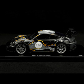 Porsche 911 GT3 RS Type 992 n°992 Weissach Test Track 2023 Grau / Orange 1/18 Spark WAP0212830SGT3