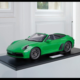 Porsche 911 Carrera 4S Cabriolet Type 992 2020 Python Green 1/8 Minichamps 800662001