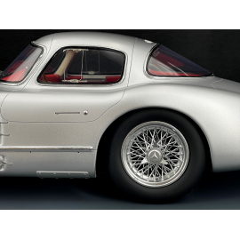 Mercedes-Benz 300 SLR Uhlenhaut Coupé 1955 Silber Metallic 1:12 Schuco 450052700