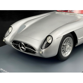 Mercedes-Benz 300 SLR Uhlenhaut Coupé 1955 Silber Metallic 1:12 Schuco 450052700