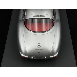 Mercedes-Benz 300 SLR Uhlenhaut Coupé 1955 Silber Metallic 1:12 Schuco 450052700
