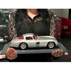 Mercedes-Benz 300 SLR Uhlenhaut Coupé 1955 Silber Metallic 1:12 Schuco 450052700