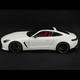 Mercedes-Benz AMG GT 63 4Matic - Opalitweiß Magno - 1:18 NZG 1034/41