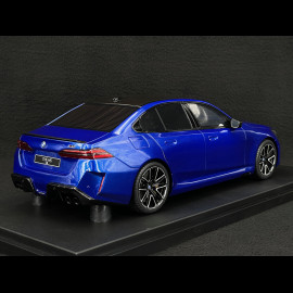 BMW M5 G90 Marina Bay Blau Metallic 2024 1/18 GT Spirit GT507