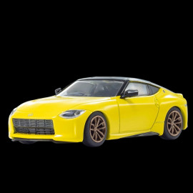 Nissan Fairlady Z Coupe 2023 Gelb Mit Broschüre 1/64 Kyosho 12KYO07117Y