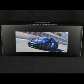 Porsche 718 Cayman GT4 RS Clubsport n° 4 2023 Violett / Schwarz 1/18 Spark WAP0214150PCAY